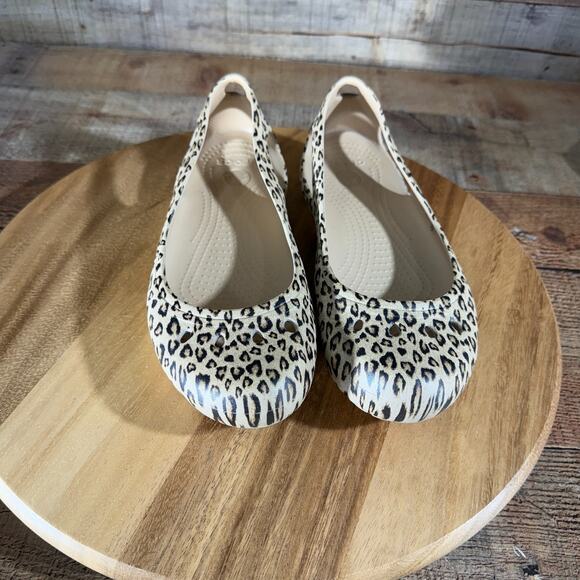 Crocs Kadee Shoes Womens 9 Cream Brown Cheetah Animal Print Ballet Flats Slip On - Picture 2 of 8
